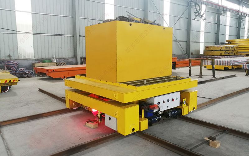 交叉軌道RGV小車是一種有效、穩(wěn)定、靈活的工廠轉(zhuǎn)運工具